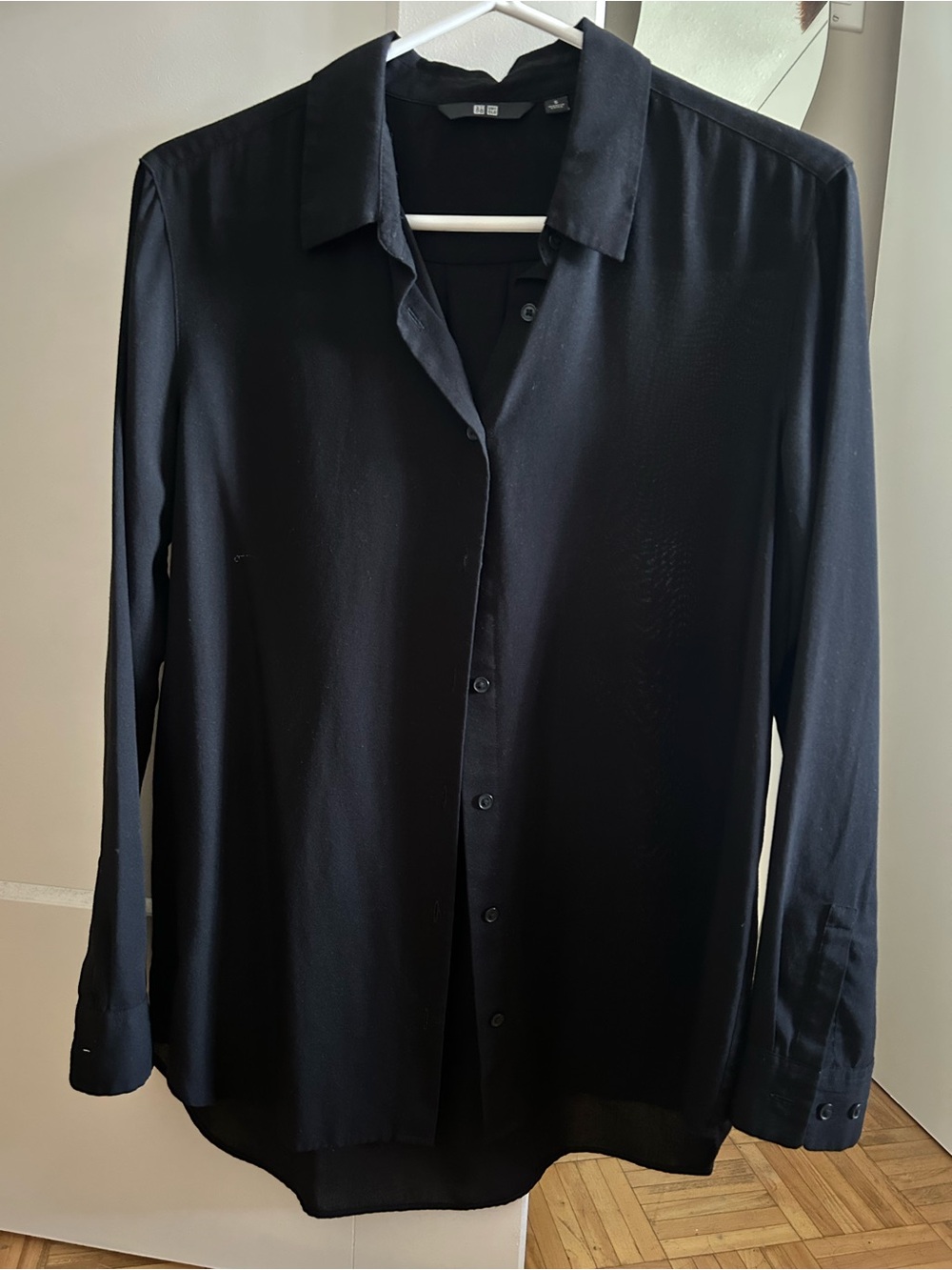 Uniqlo women Black Button-Up Shirt - Classic Long Sleeve